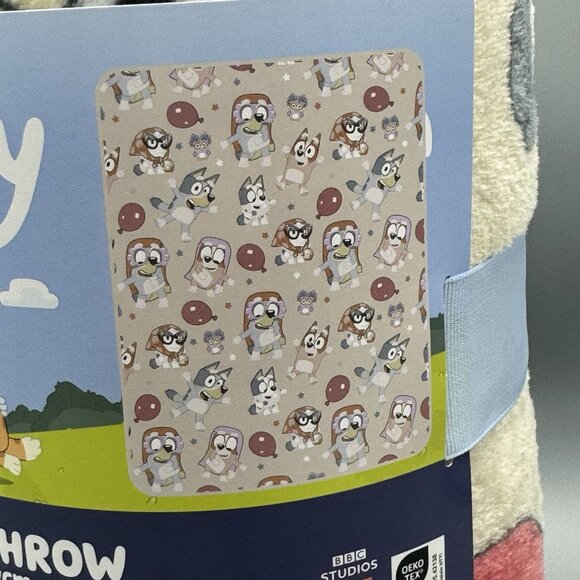 Bluey & Friends Dress Up Dance Party Throw Blanket 46 x 60 NEW - Picture 3 of 5